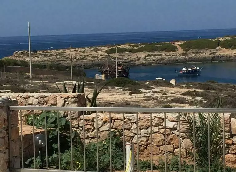 Residence Punta Sottile Lampedusa 150 Mt Dalla Spiaggia Cala Francese