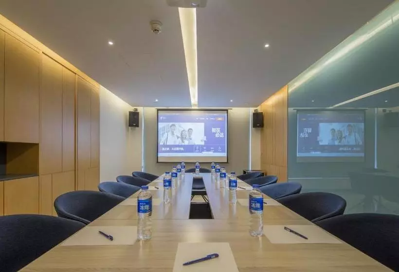 Hotelli Holiday Inn Express Haining City Center, An Ihg