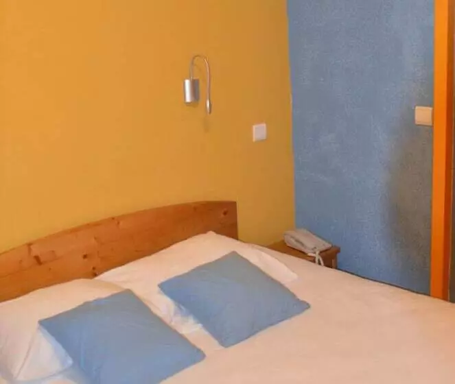 Hotelli Hôtel Au Fil De L Eau