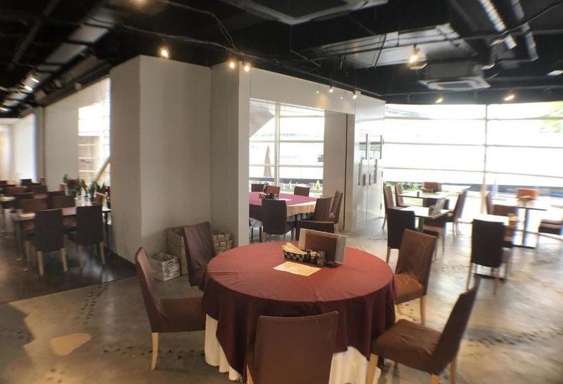 فندق Naniwanomiya