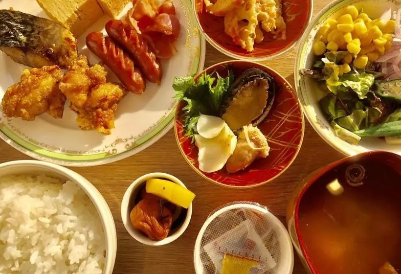 هتل Naniwanomiya
