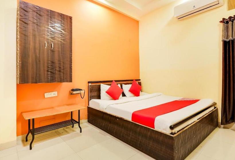 בית מלון כפרי Oyo 15217 Shree Gopal Heritage