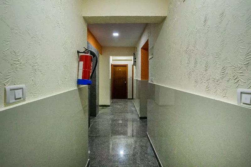 ホテル Collection O 18971 Rv Vidyaniketan