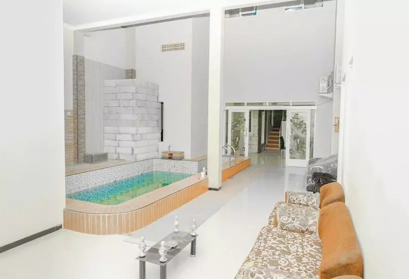 ホテル Oyo 314 Emas 23 Residence Syaria