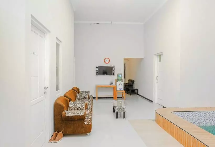 ホテル Oyo 314 Emas 23 Residence Syaria