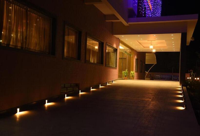 בית מלון כפרי Rathna Residency