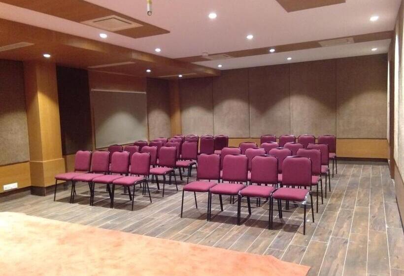 בית מלון כפרי Rathna Residency