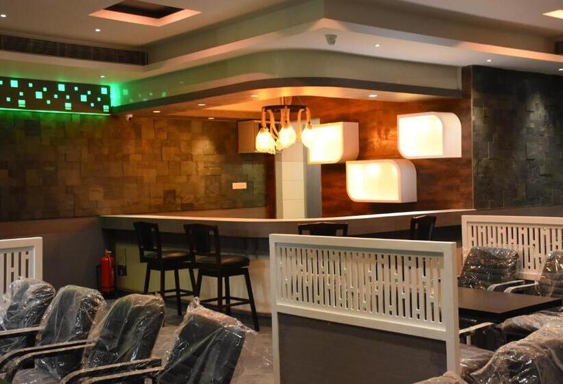 בית מלון כפרי Rathna Residency