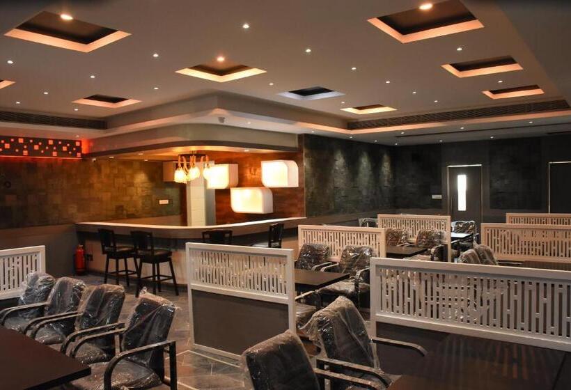 בית מלון כפרי Rathna Residency