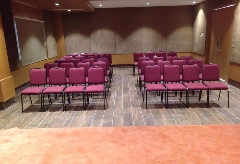 בית מלון כפרי Rathna Residency