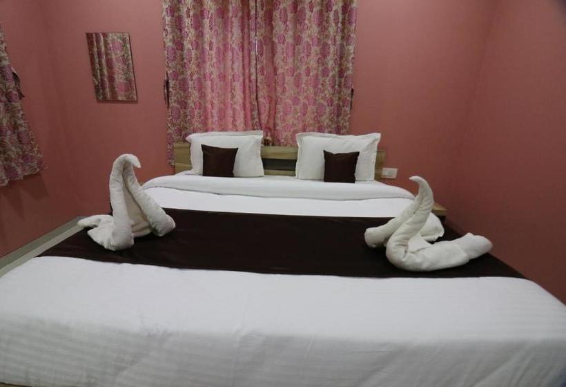 Отель Saimauli Residency