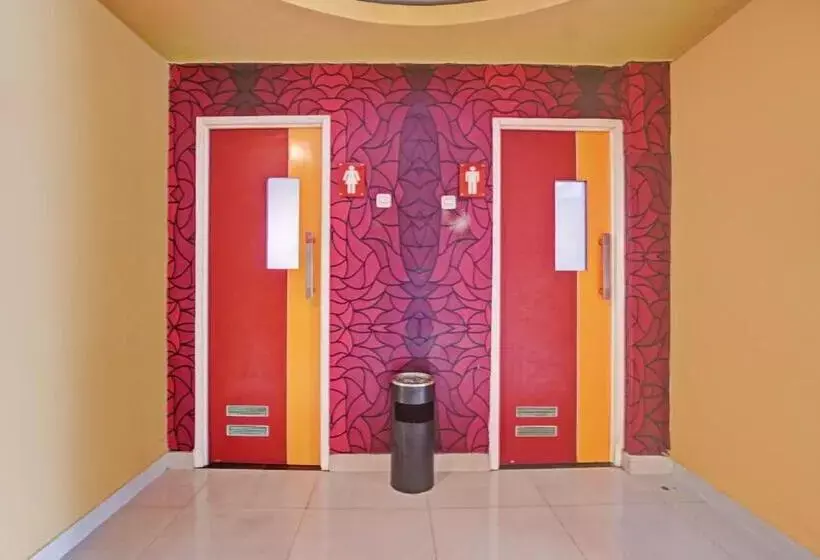 Townhouse Oak Malang Near Itn Malang Formerly Fariz Hotel Singosari