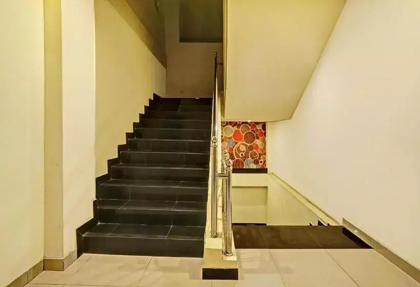 Townhouse Oak Malang Near Itn Malang Formerly Fariz Hotel Singosari