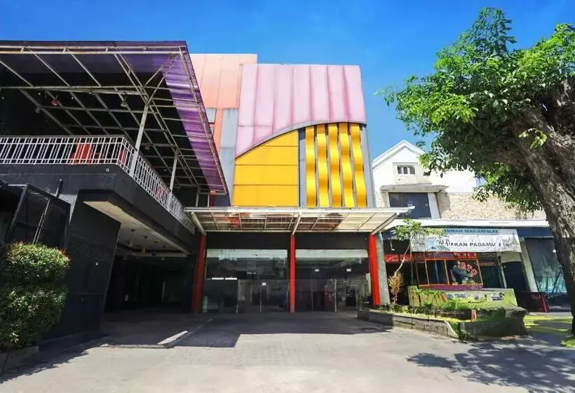 Townhouse Oak Malang Near Itn Malang Formerly Fariz Hotel Singosari