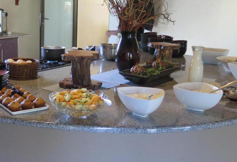 בית מלון כפרי Vuyani River Lodge