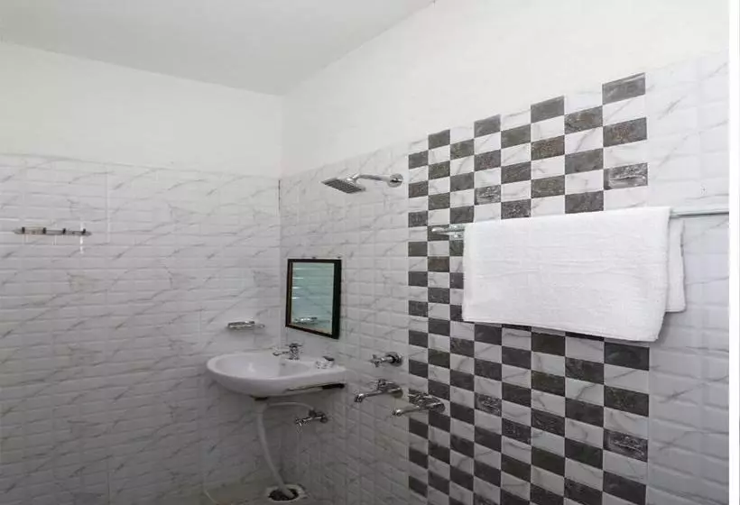 Oyo 25110 Hotel Hare Rama