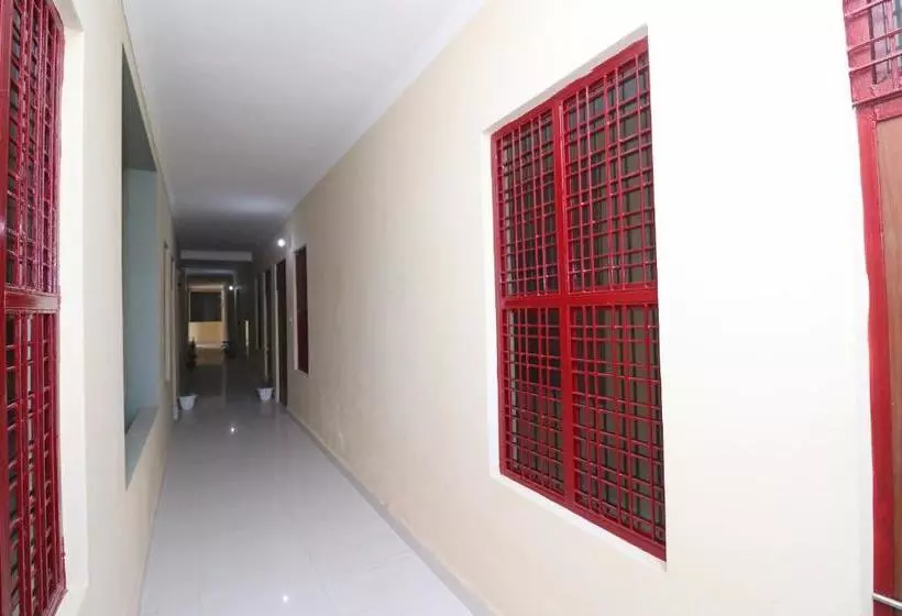 Oyo 25110 Hotel Hare Rama