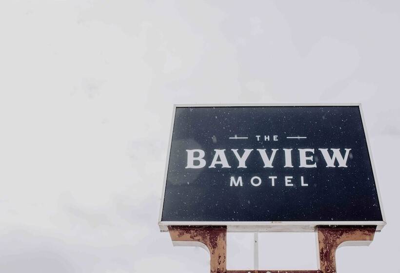 The Bayview Motel   Fort France, On   Lakeside Motel