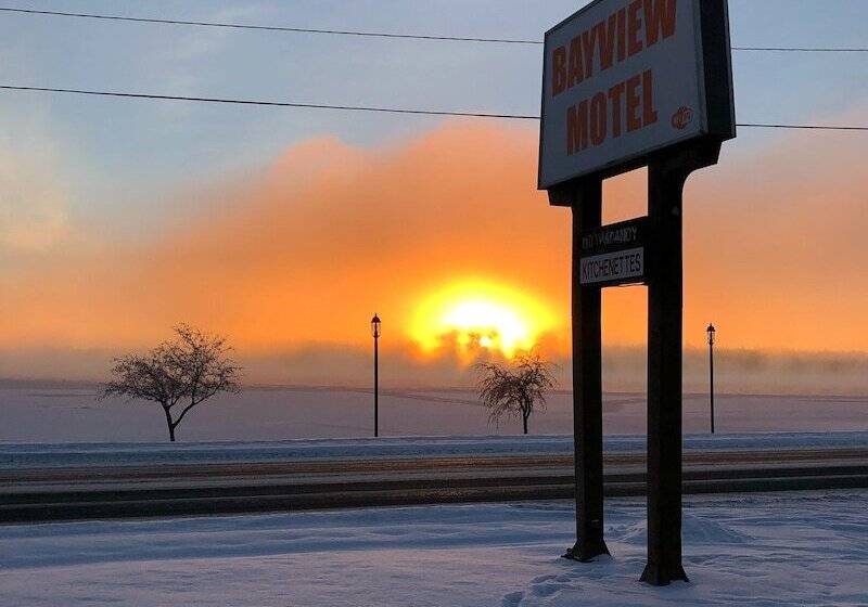 The Bayview Motel   Fort France, On   Lakeside Motel