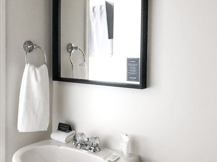 The Bayview Motel   Fort France, On   Lakeside Motel