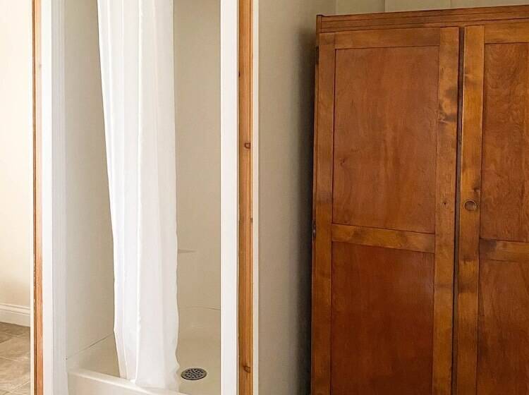 The Bayview Motel   Fort France, On   Lakeside Motel