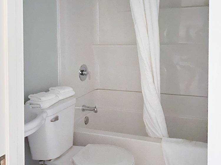 The Bayview Motel   Fort France, On   Lakeside Motel