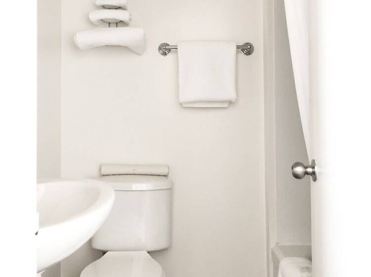 The Bayview Motel   Fort France, On   Lakeside Motel