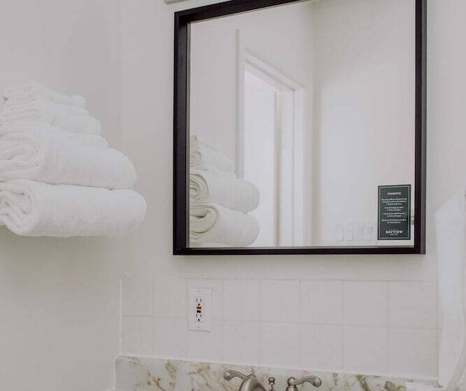 The Bayview Motel   Fort France, On   Lakeside Motel