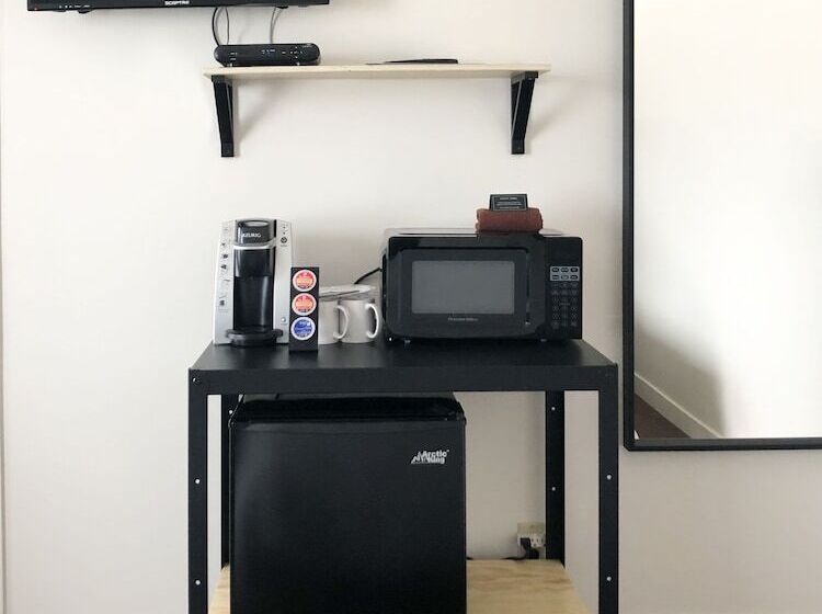 The Bayview Motel   Fort France, On   Lakeside Motel