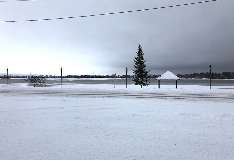 The Bayview Motel   Fort France, On   Lakeside Motel