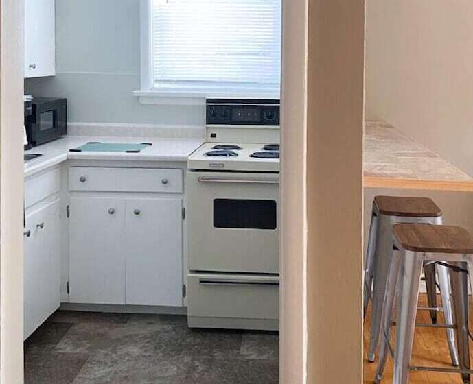 The Bayview Motel   Fort France, On   Lakeside Motel