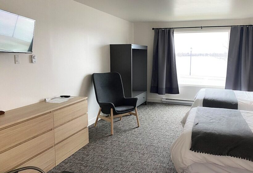 The Bayview Motel   Fort France, On   Lakeside Motel