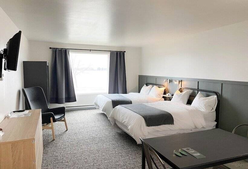 The Bayview Motel   Fort France, On   Lakeside Motel