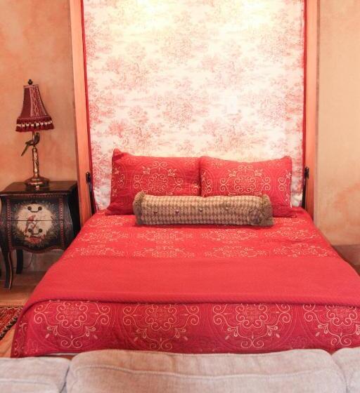 Flowertown Bed And Breakfast