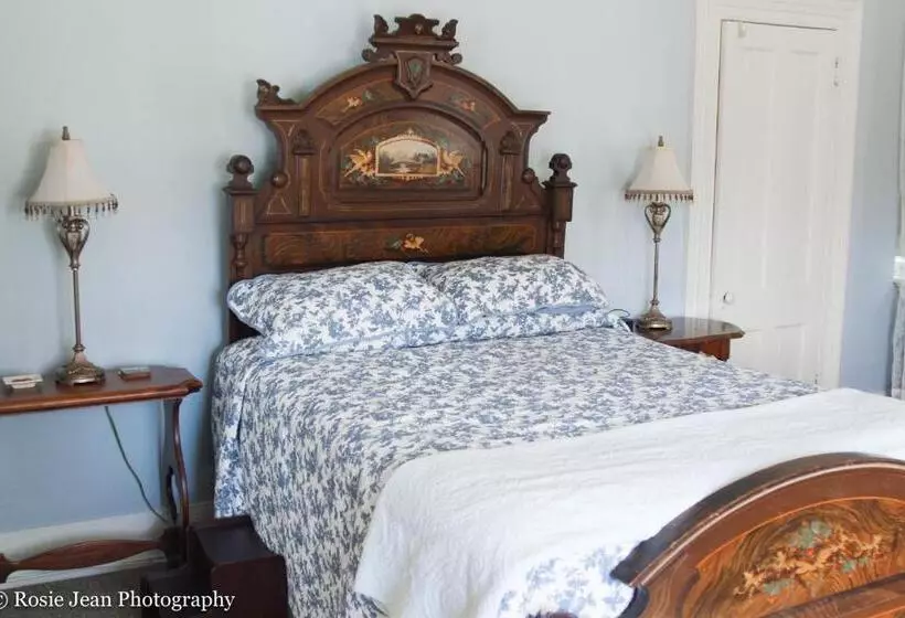 Flowertown Bed And Breakfast