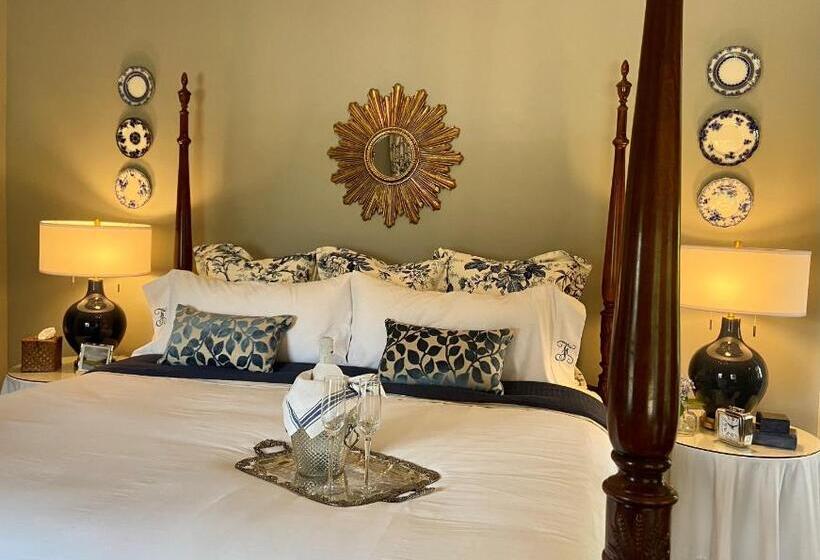 Flowertown Bed And Breakfast