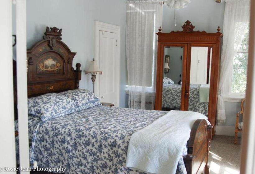 Flowertown Bed And Breakfast