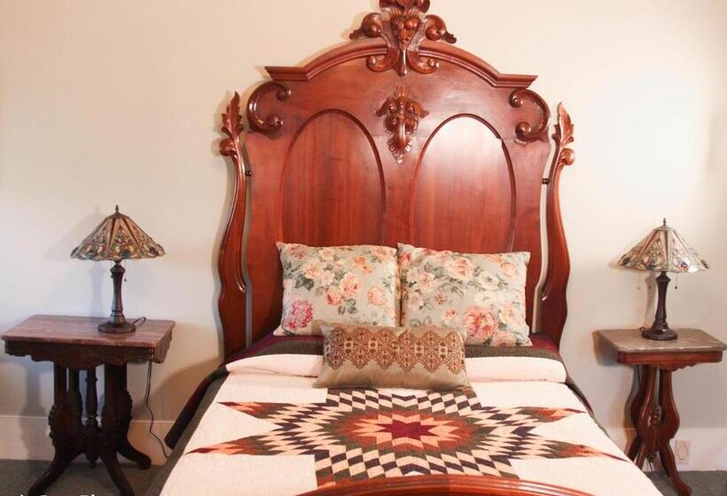 Flowertown Bed And Breakfast