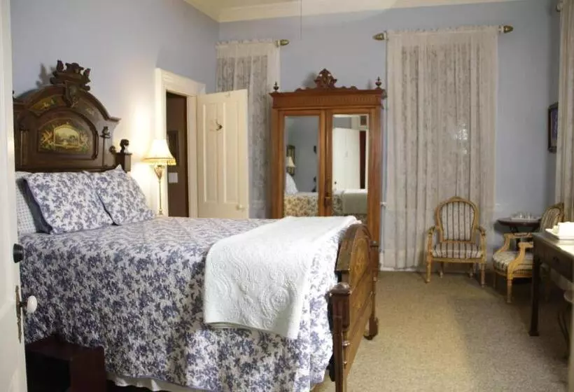Flowertown Bed And Breakfast