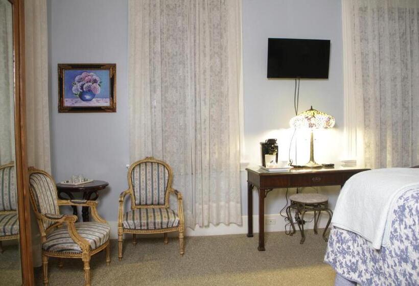 Flowertown Bed And Breakfast