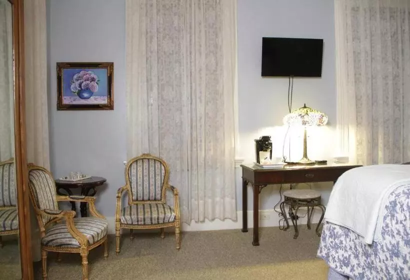 Flowertown Bed And Breakfast