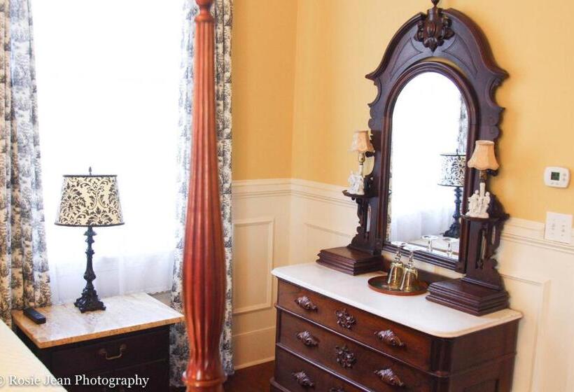 Flowertown Bed And Breakfast