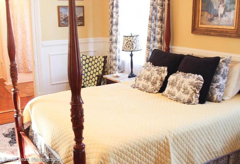 Flowertown Bed And Breakfast