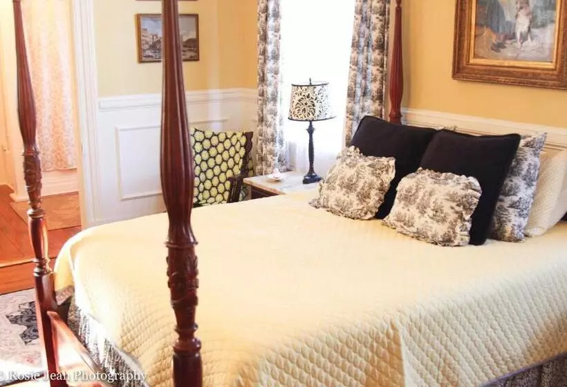 Flowertown Bed And Breakfast