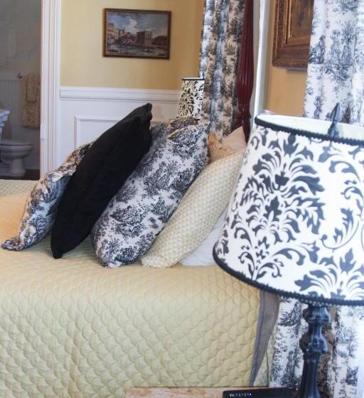 Flowertown Bed And Breakfast