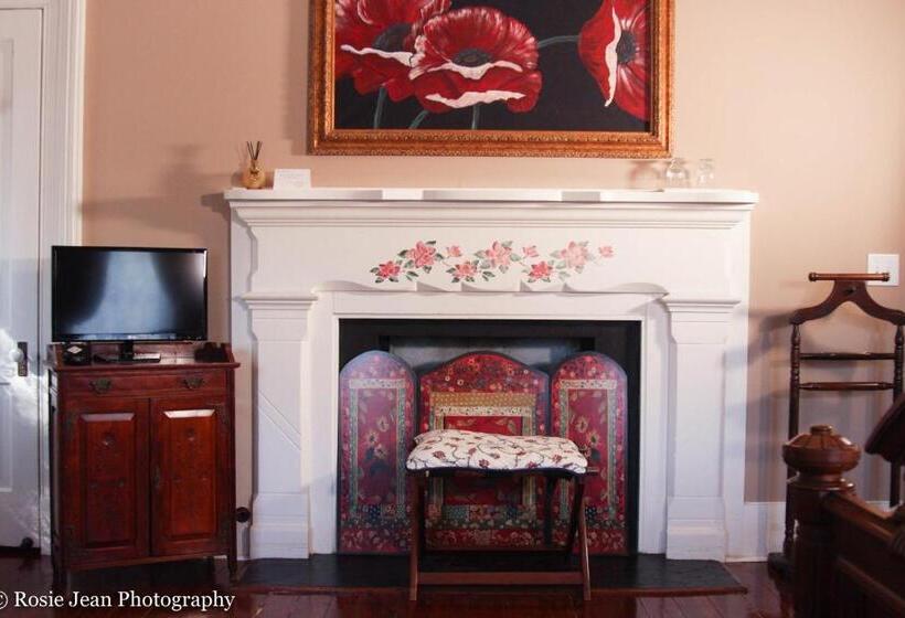 Flowertown Bed And Breakfast