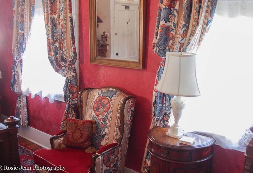 Flowertown Bed And Breakfast