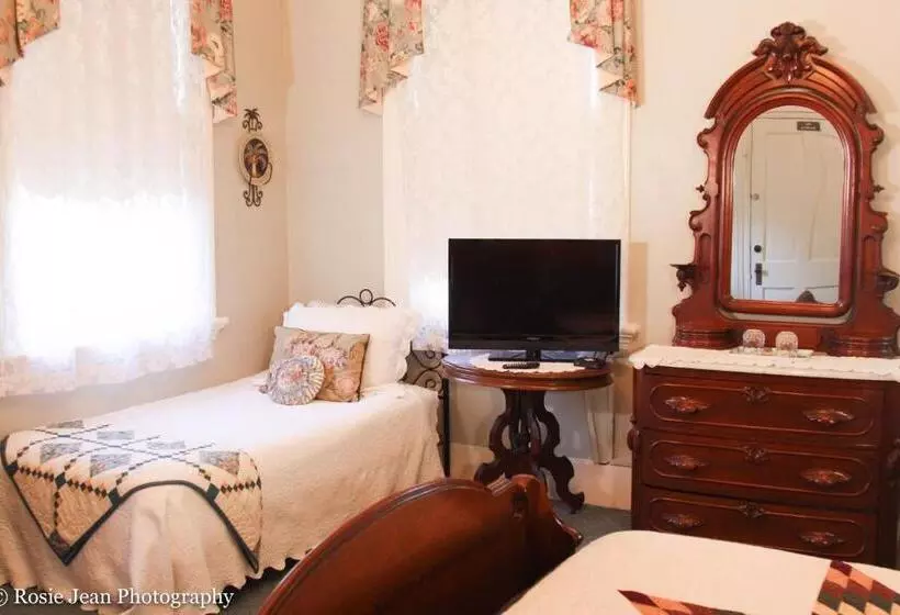 Flowertown Bed And Breakfast