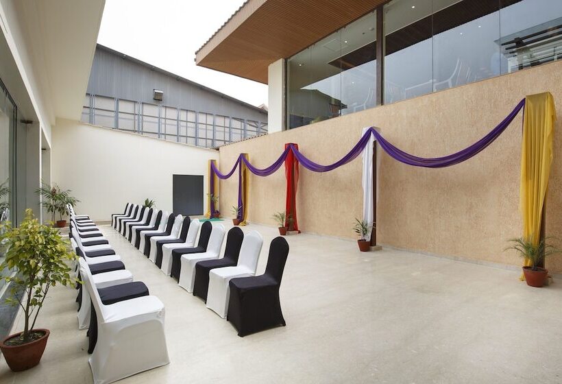 هتل Ramada By Wyndham Kathmandu Dhumbarahi