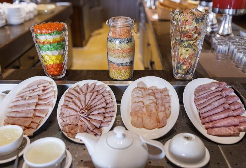 هتل Ramada By Wyndham Kathmandu Dhumbarahi